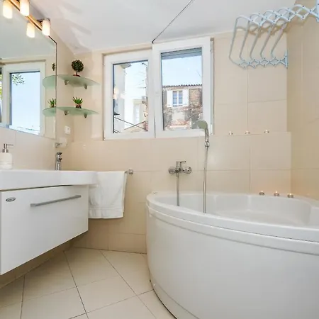 Апартаменти Luxury Xenia